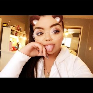 Meet your Posher, Paige